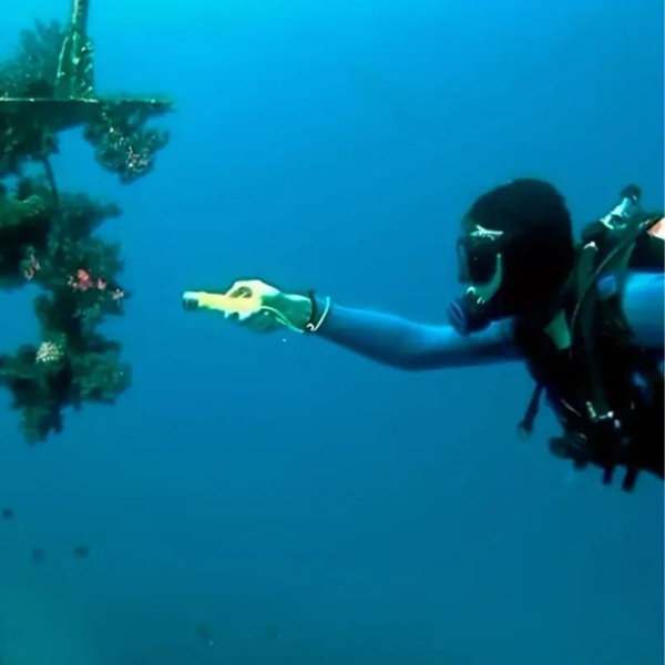 Biterse Profesyonel Su Altı Dalış Feneri 20 Metre Su Geçirmez 60 Metre Menzilli