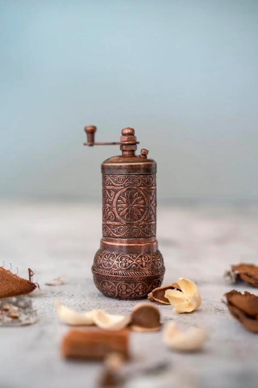 Otantik Toplu Karabiber Öğütücü Zamak Değirmen Bakır Renk