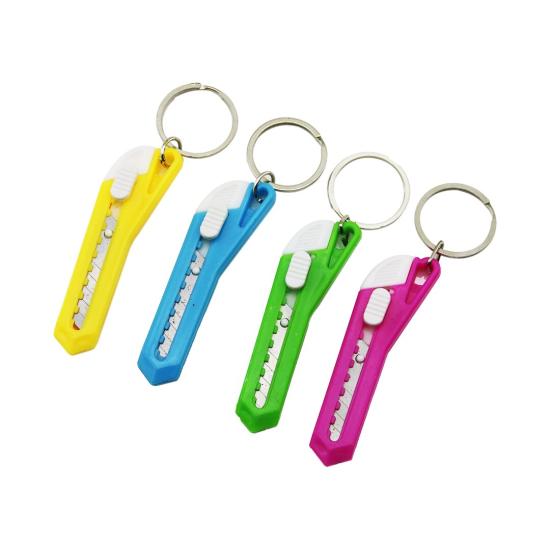Mini Falçata Anahtarlık - Plastik Gövde - Karışık Renk - 1 Adet Mini Falçata Anahtarlık - Plastik Gövde - Karışık Renk - 1 Adet
