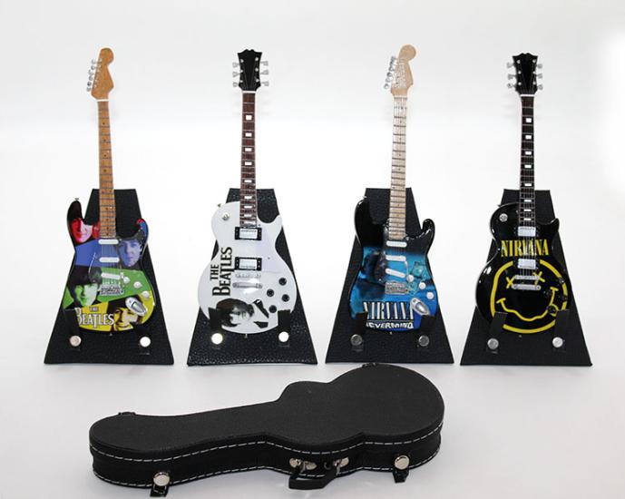 Çantalı Gitar Figürü