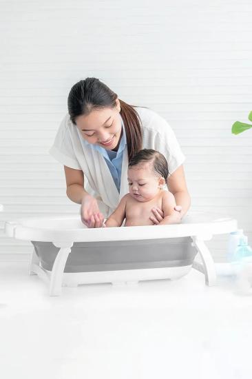 Pratik Yer Kaplamayan Ayaklı Akordion Bebek Küveti